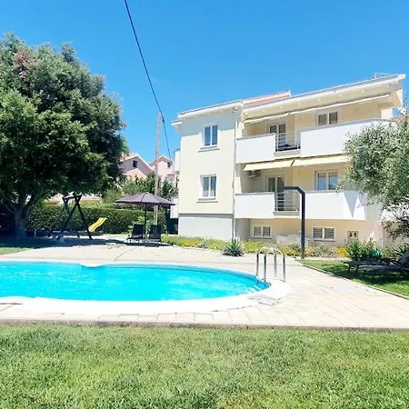 Sunny Estate Apartament