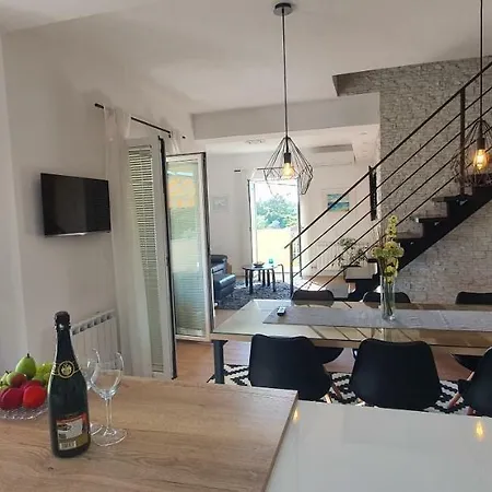 Sunny Estate Apartament