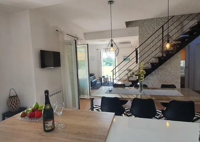 Sunny Estate Lejlighed